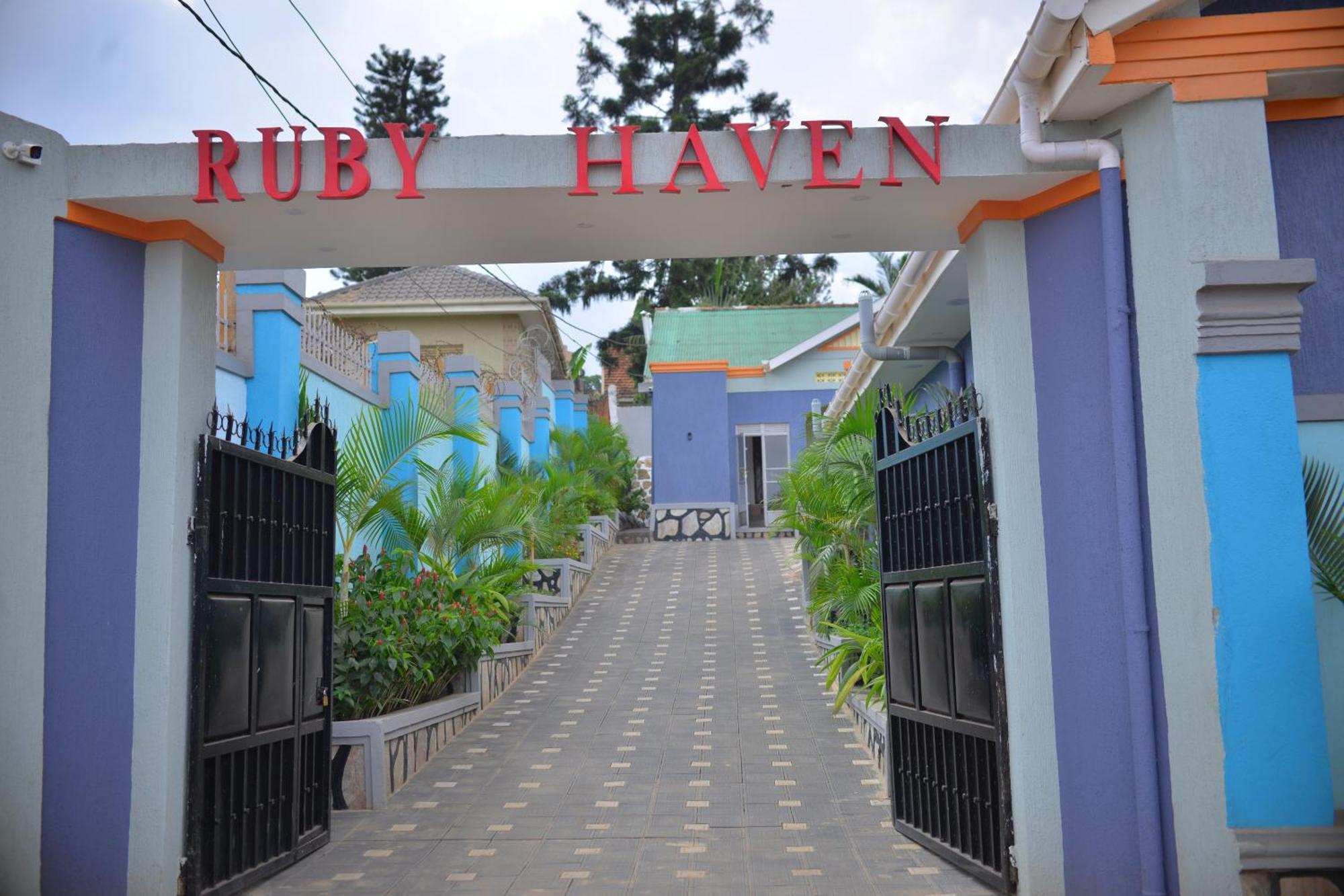 Ruby Haven Hotel Kampala Exterior photo